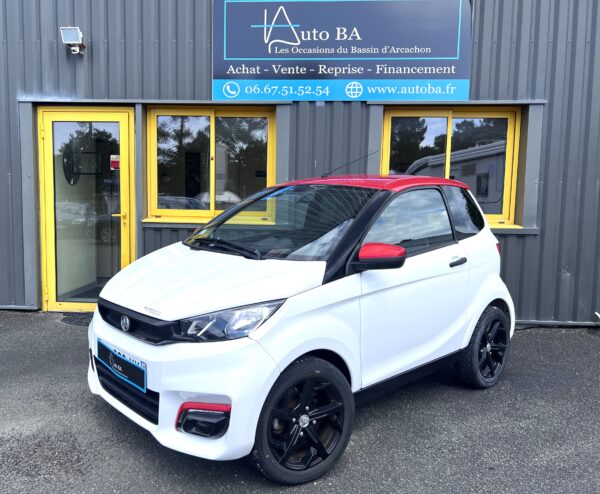 AIXAM CITY SPORT S9 Blanc / Toit Rouge 7 500 kms Voiture sans permis