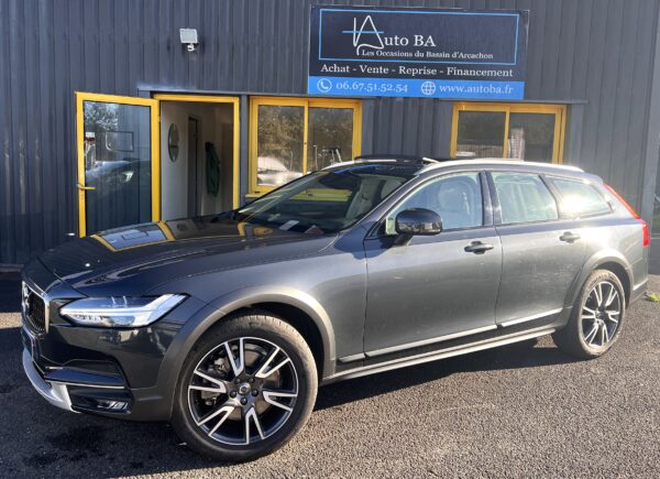 VOLVO V90 CROSSCOUNTRY D5 AWD 235 LUXE 1ére Main Français